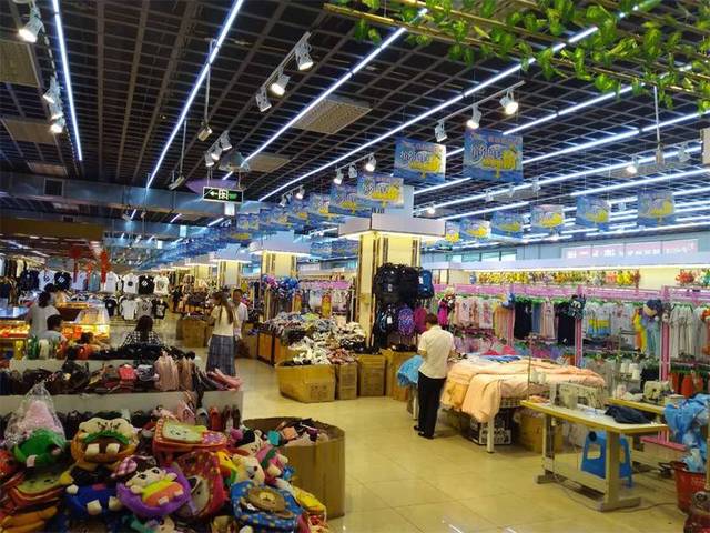 八鋼首家服裝批發(fā)城迎父親節(jié)，男士進(jìn)店有禮驚喜不斷